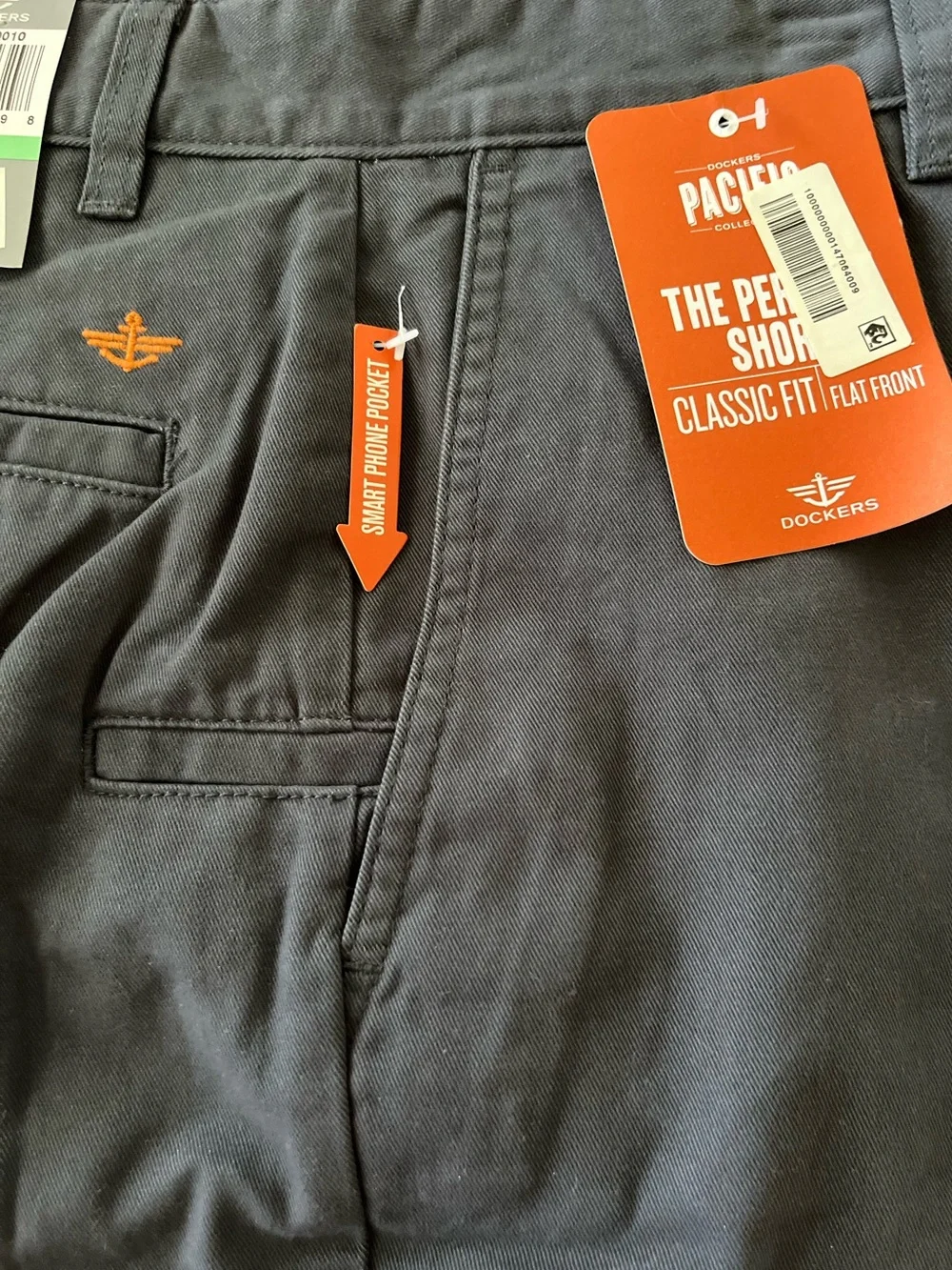 521. NWT MENS DOCKERS 34 SHORTS